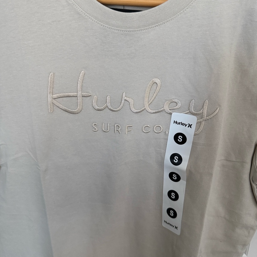Hurley Short Sleeve Embroidered Logo Graphic T-Shirt NWT Size S - Picture 3 of 6